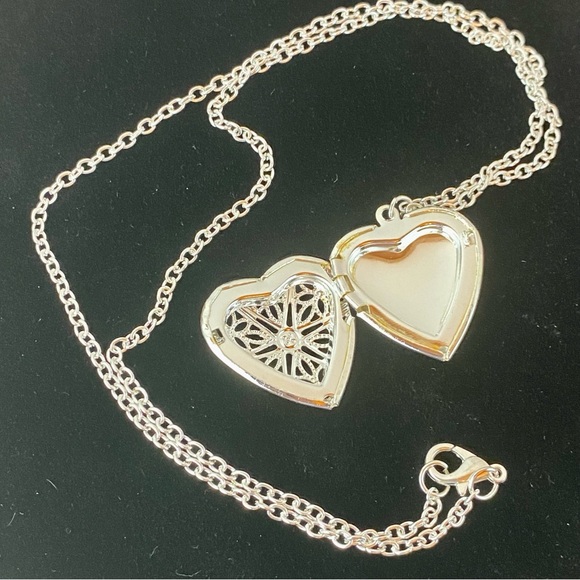Filigree Style Heart Locket Necklace With Cable Link Chain Mother’s Day Gift - Picture 9 of 14
